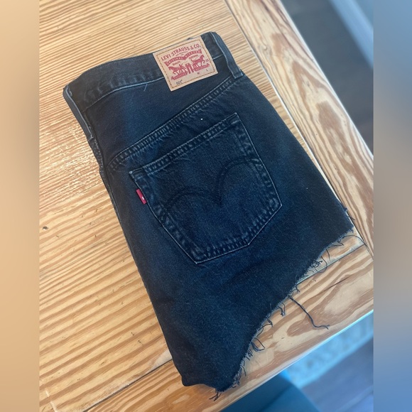 Levi Black Denim Short - Brand New! - Picture 6 of 6